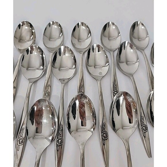Lot Of 19 Oneidacraft Deluxe Stainless Steel Soup spoons Lasting Rose Pattern - Picture 3 of 5